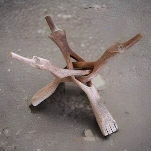 Vintage Wood Carved Interlocked Tripod Stand 6.5"Tall, Unmarked